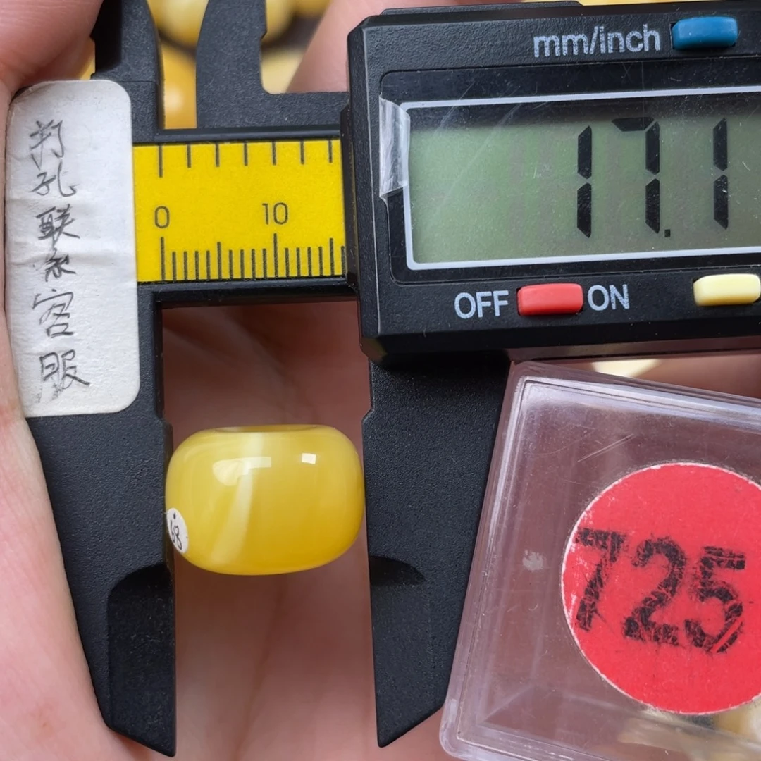 蜜蜡未镶嵌珠宝奇石