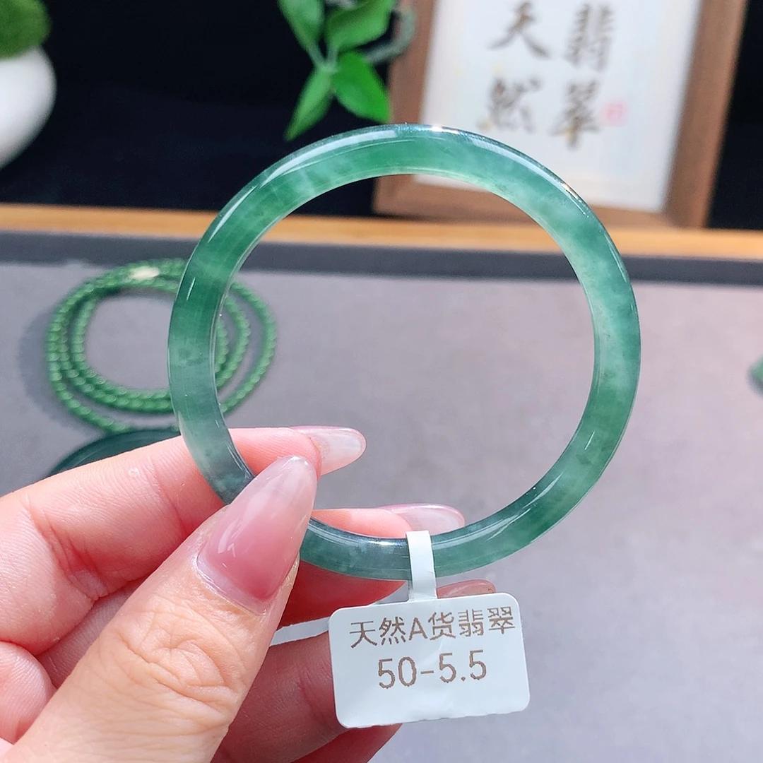 翡翠手镯（圆镯）未镶嵌