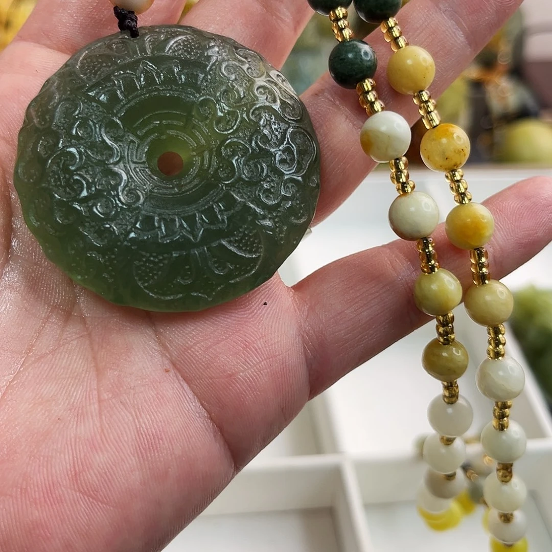 蛇纹石玉颈饰未镶嵌