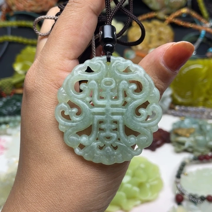 蛇纹石玉未镶嵌颈饰