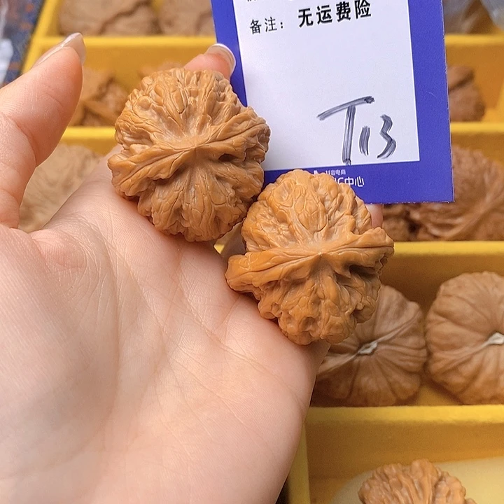 用***0把件文玩核桃文玩核桃红锦鲤13