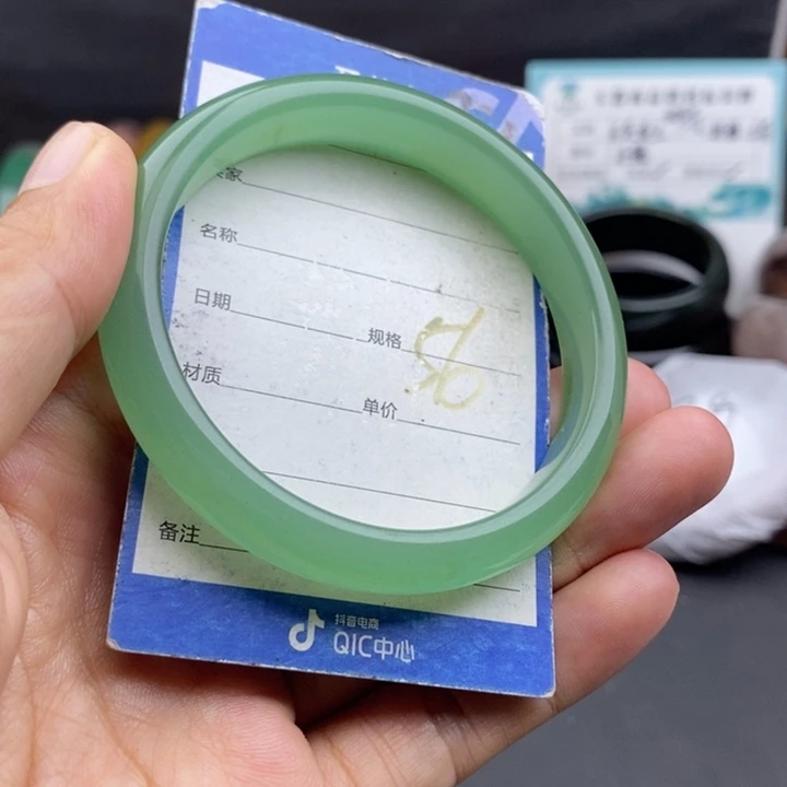 未镶嵌手镯石英质玉