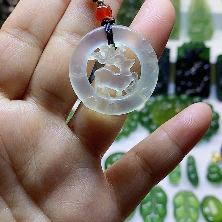 蛇纹石玉颈饰未镶嵌