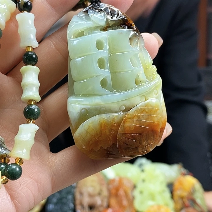 蛇纹石玉吊坠未镶嵌