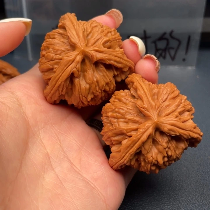 用***8文玩核桃吊坠白狮子