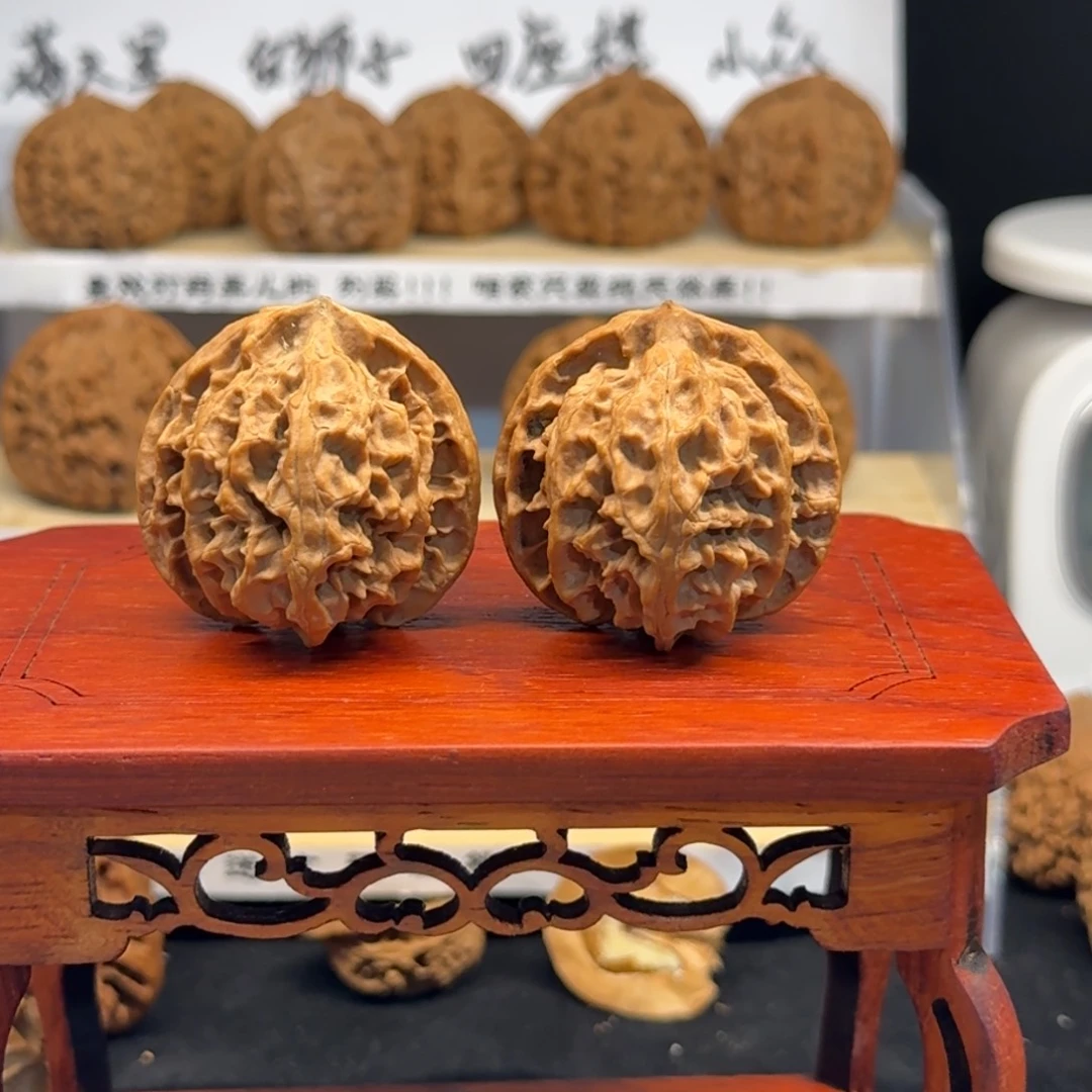 抹***茶文玩核桃把件39尺苹果圆，原生态单只底微磕不退不换
