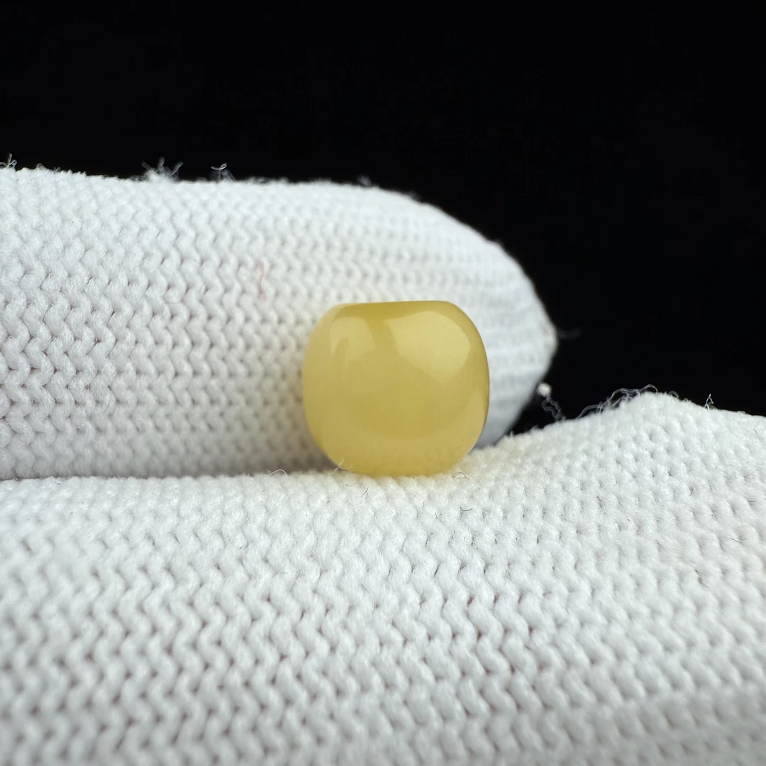 D1158天然原矿蜜蜡微瑕墩子8.7*7.8mm支持复检假一罚十