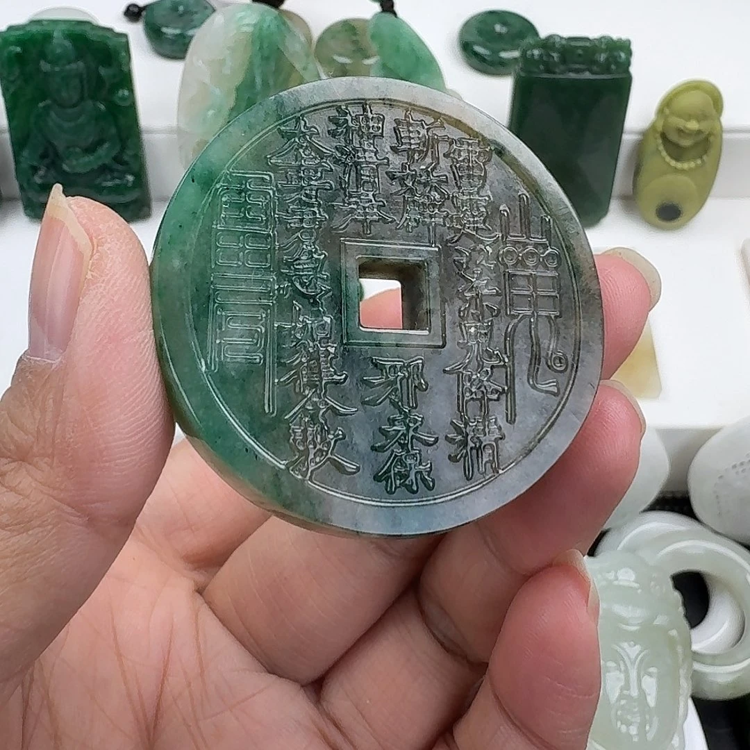 独山玉未镶嵌颈饰