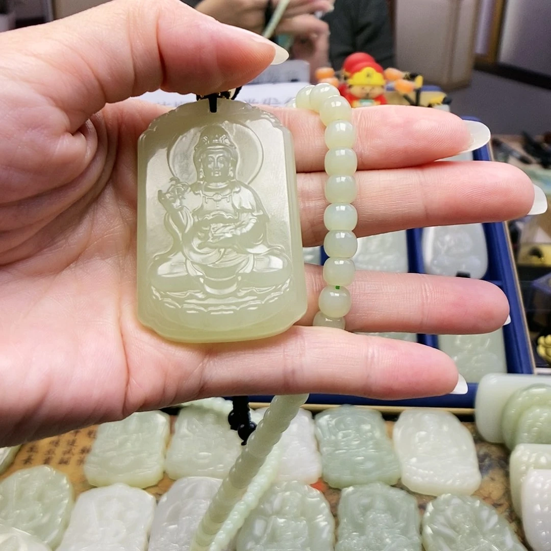 和田玉颈饰未镶嵌w****?