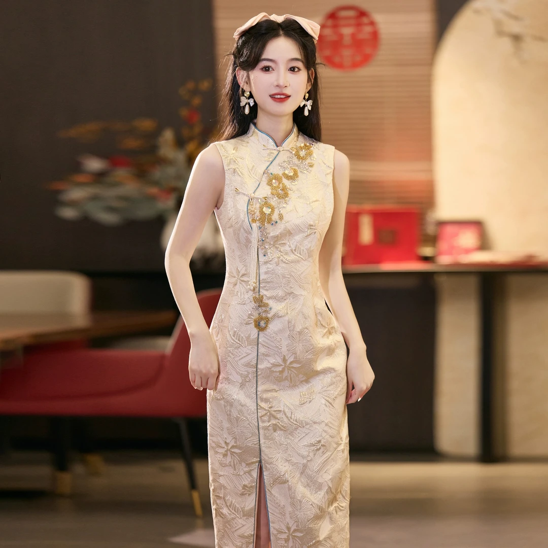 新中式订婚旗袍2025新款香槟色改良国风敬酒服新娘高级感无袖礼服