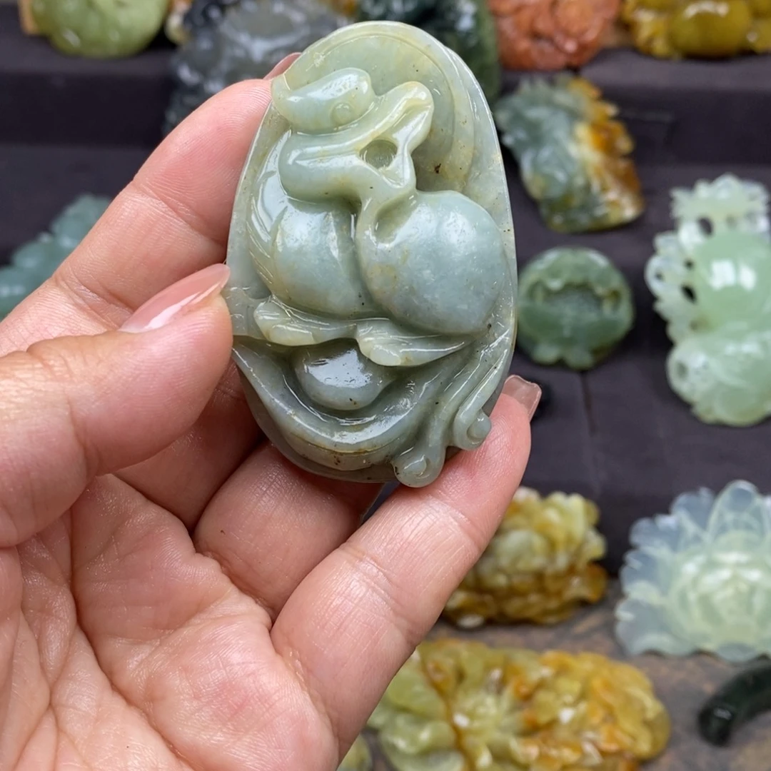 蛇纹石玉颈饰未镶嵌