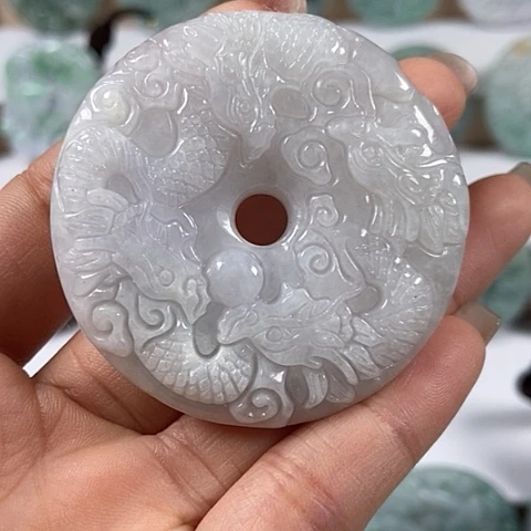翡翠颈饰未镶嵌九龙扣两面工