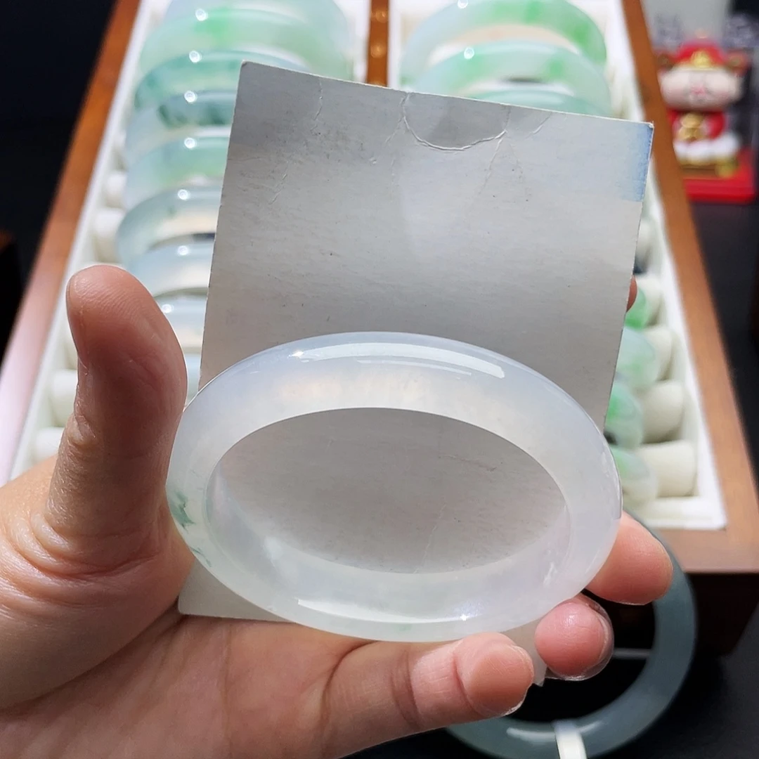 翡翠未镶嵌手镯52.8贵妃白冰飘花