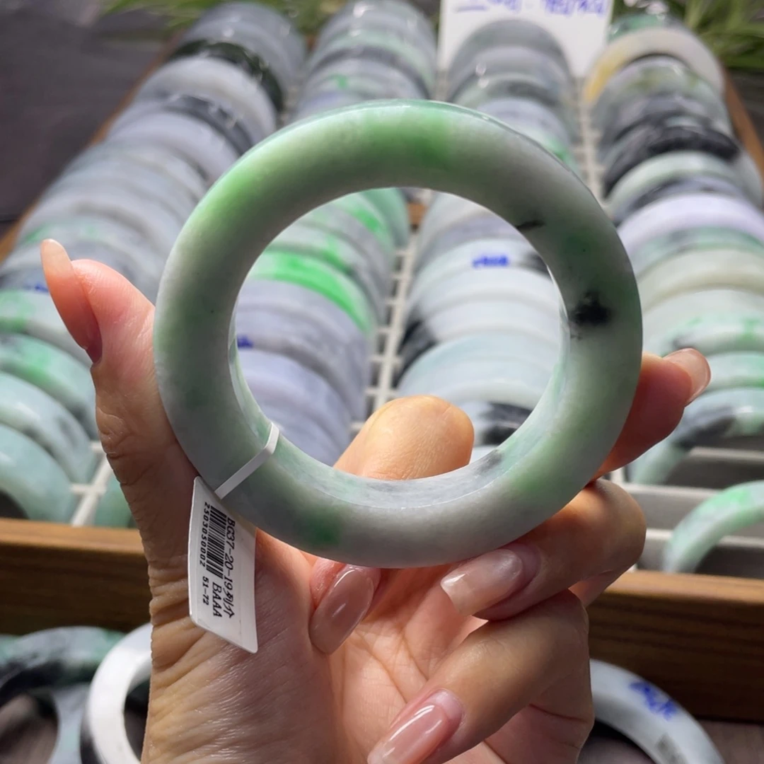 未镶嵌翡翠手镯定制翡翠