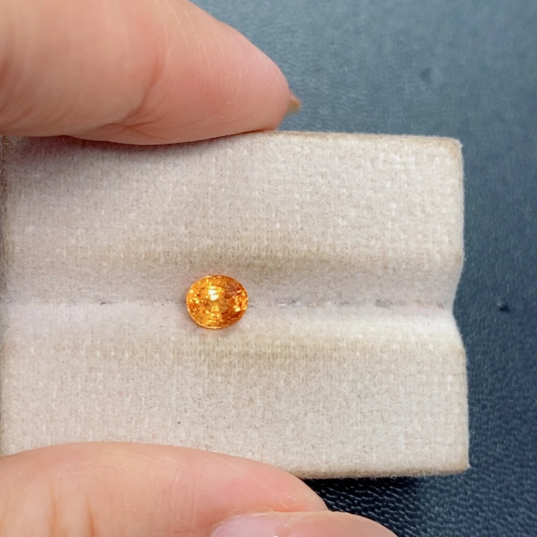 石榴石（芬达石）裸石未镶嵌92分