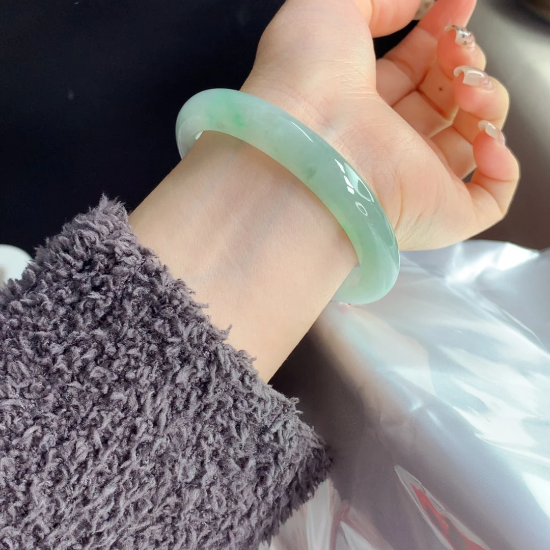 翡翠手镯未镶嵌（22号）（贵妃）正圈52-53可戴