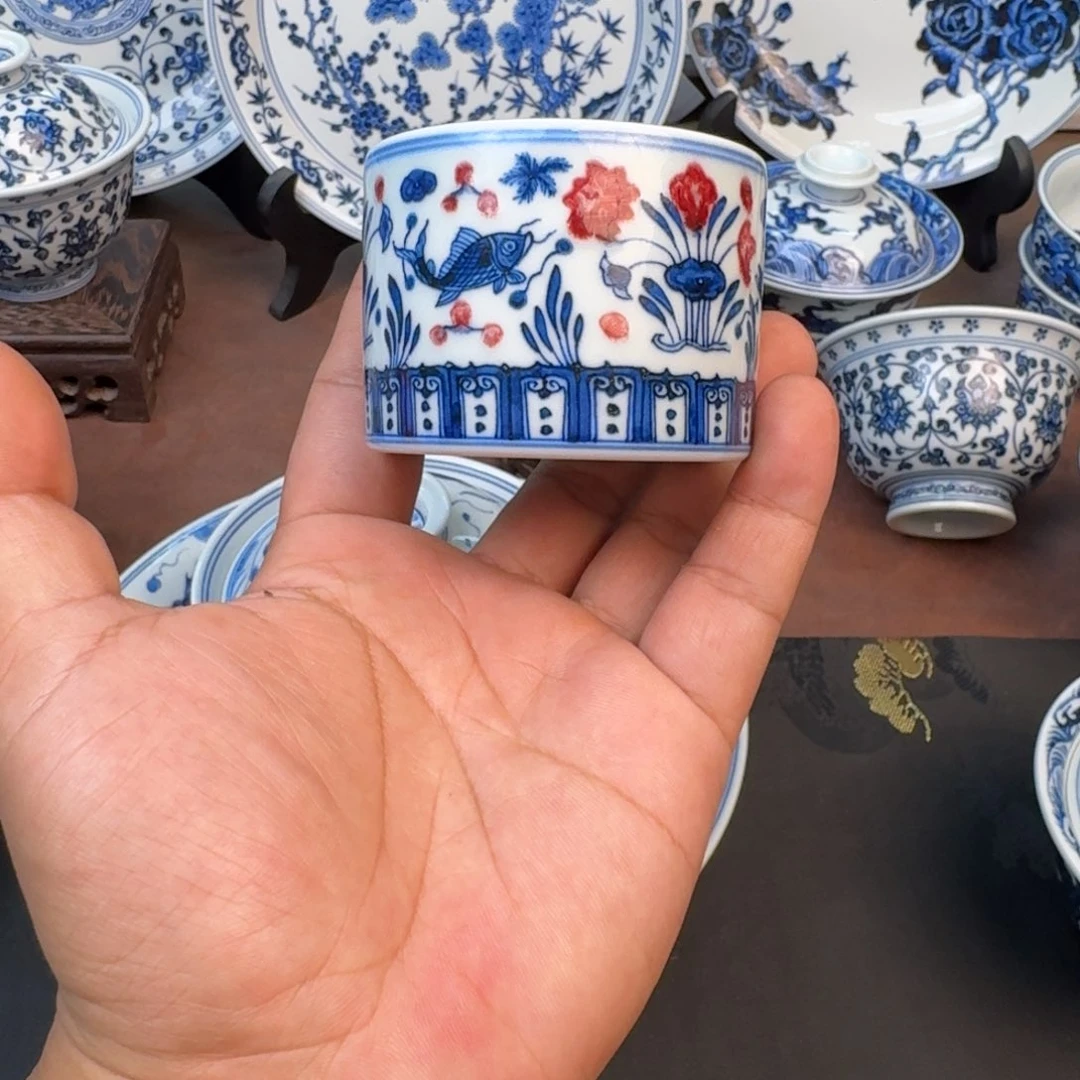 摆件釉里红鱼藻纹