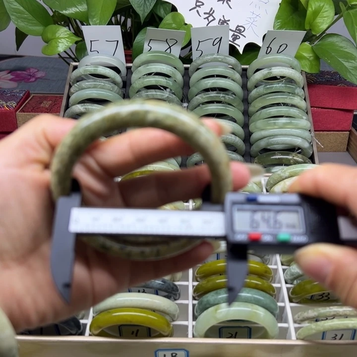 蛇纹石玉未镶嵌手镯21