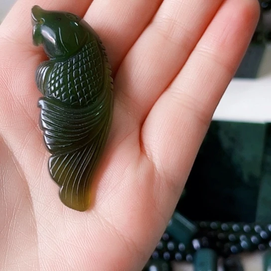 蛇纹石玉颈饰合金蔚**秀