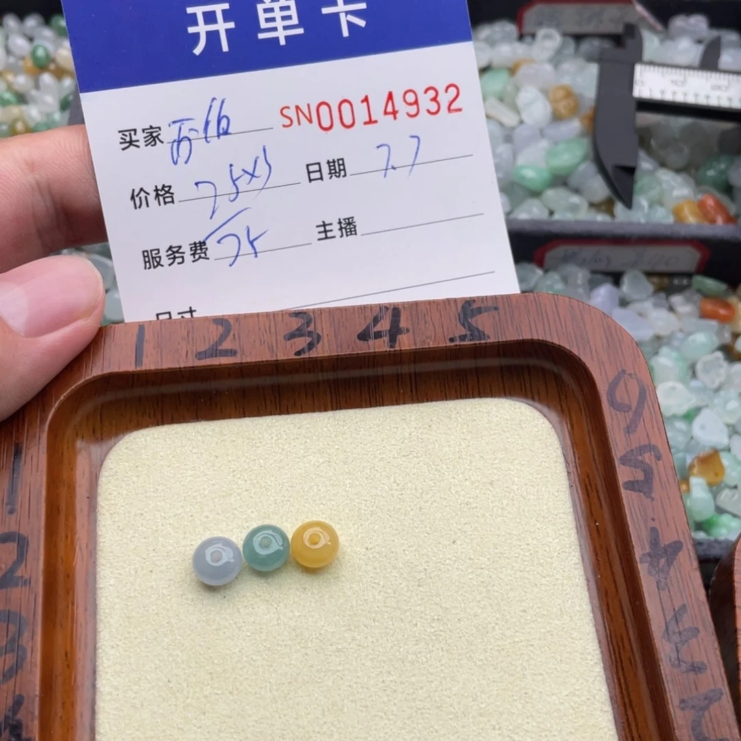 翡翠未镶嵌颈饰西****猪