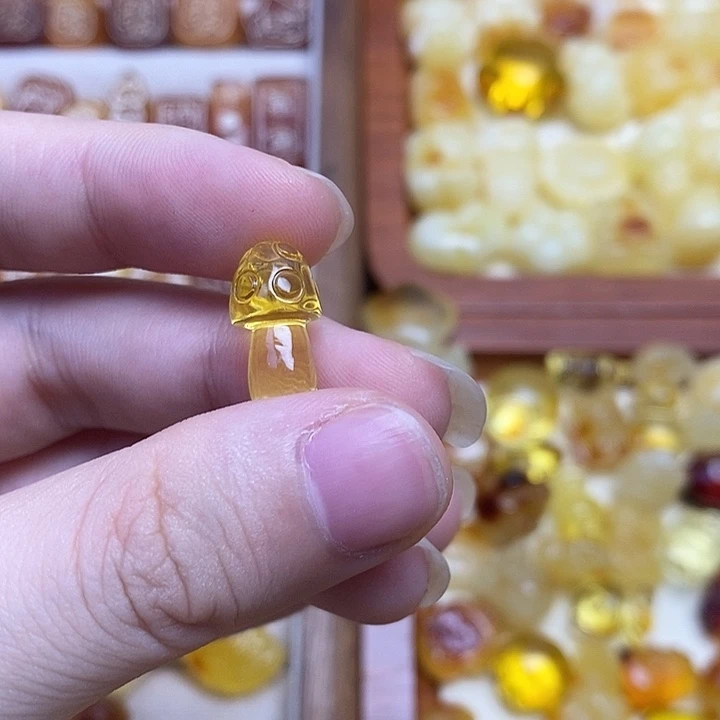 吊坠橄榄核小蘑菇