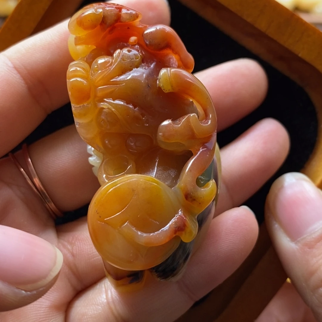 石英质玉（黄龙玉）颈饰未镶嵌