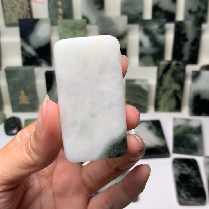 独山玉颈饰未镶嵌浮****