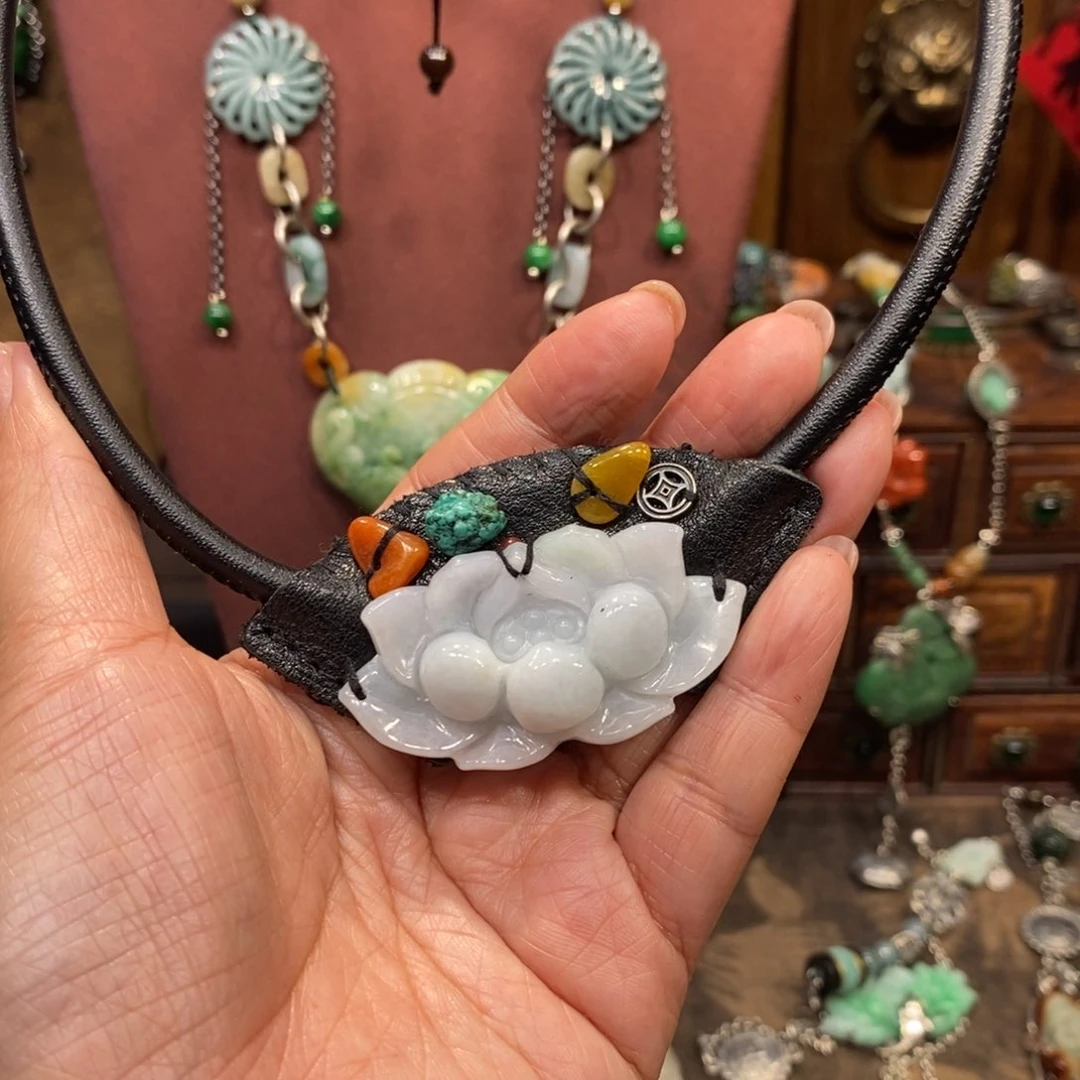 翡翠吊坠(赠链)未镶嵌