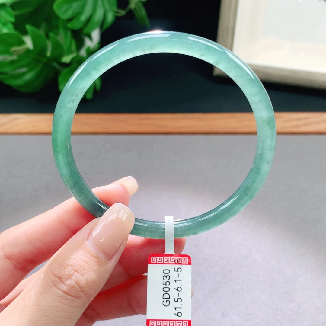 翡翠手镯未镶嵌天然