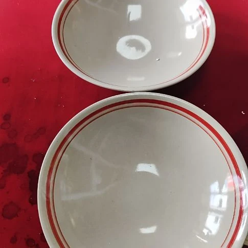 瓷片瓷片，各种摆件，均有瑕疵。沙锅！