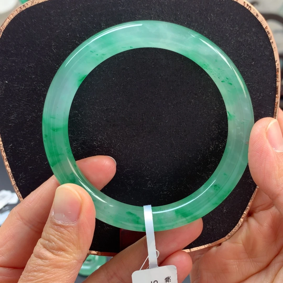 石英质玉手镯未镶嵌范*珆