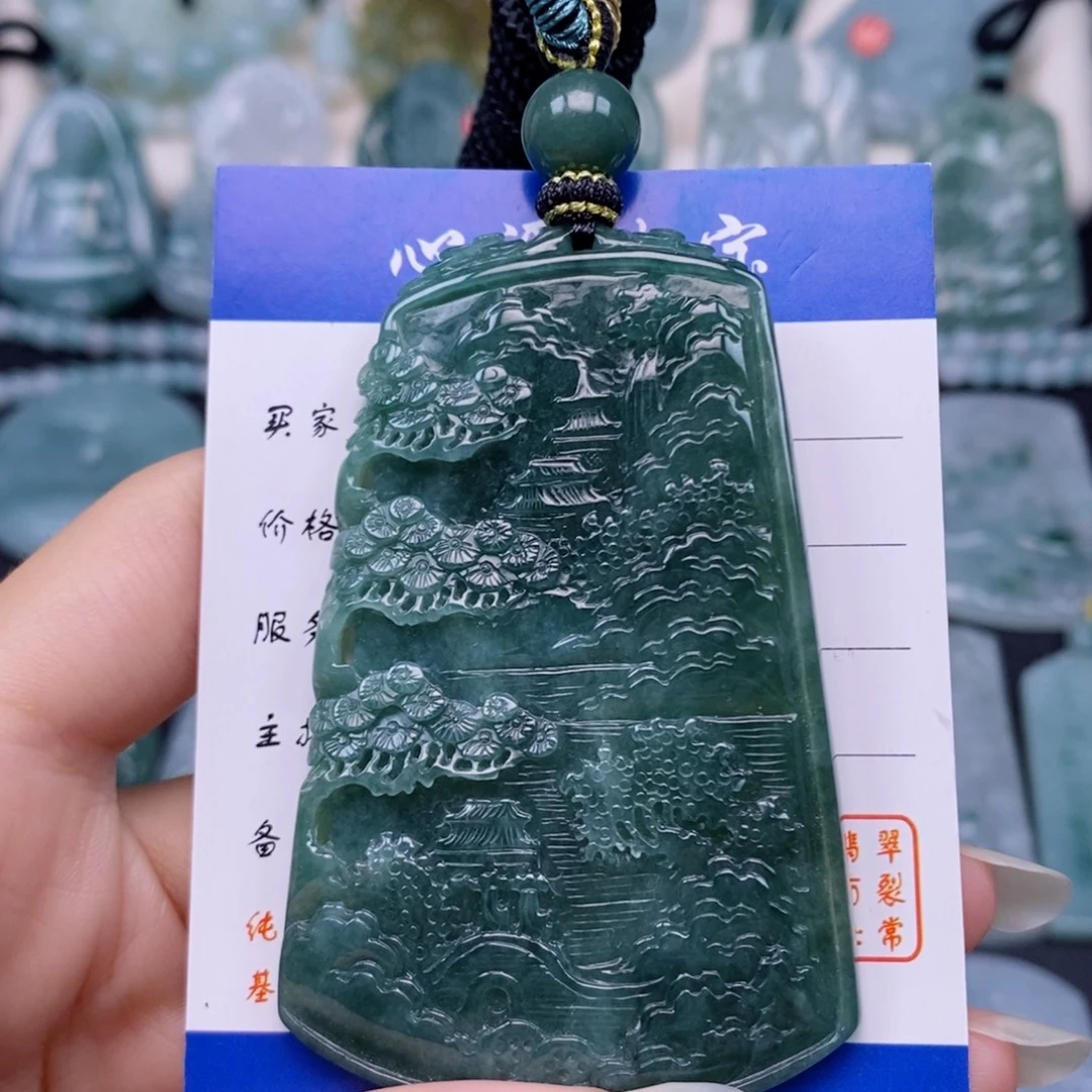 翡翠未镶嵌颈饰山水