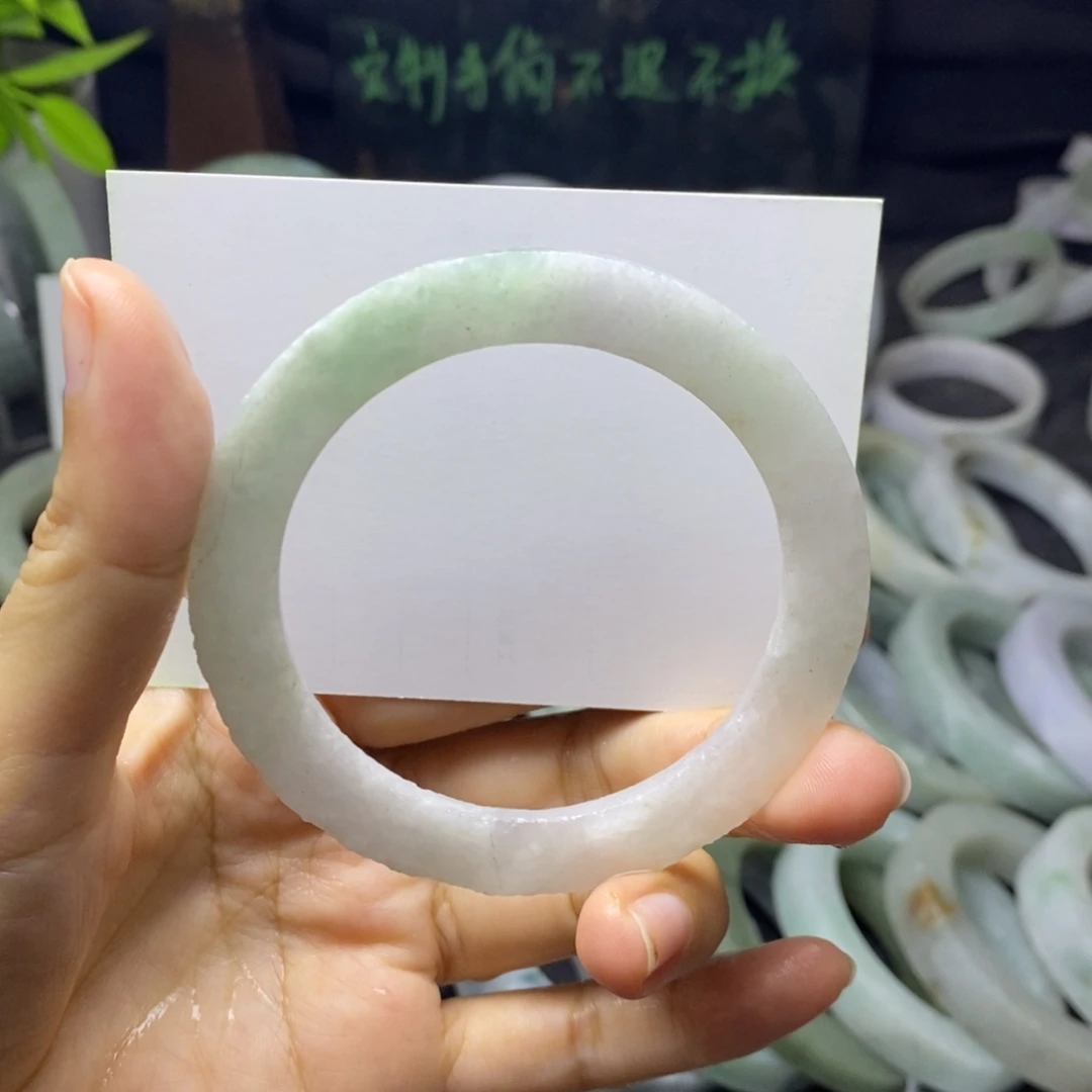 定制翡翠未镶嵌手镯
