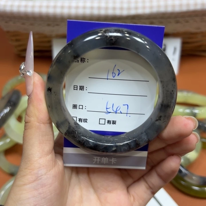未镶嵌岫玉手镯天然