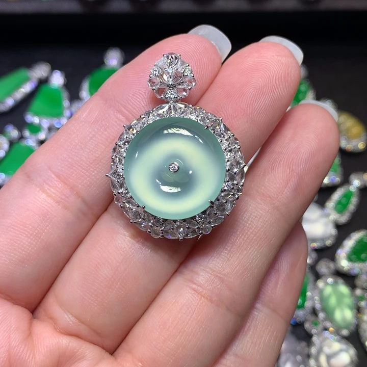 翡翠18K金镶嵌颈饰木那平安扣