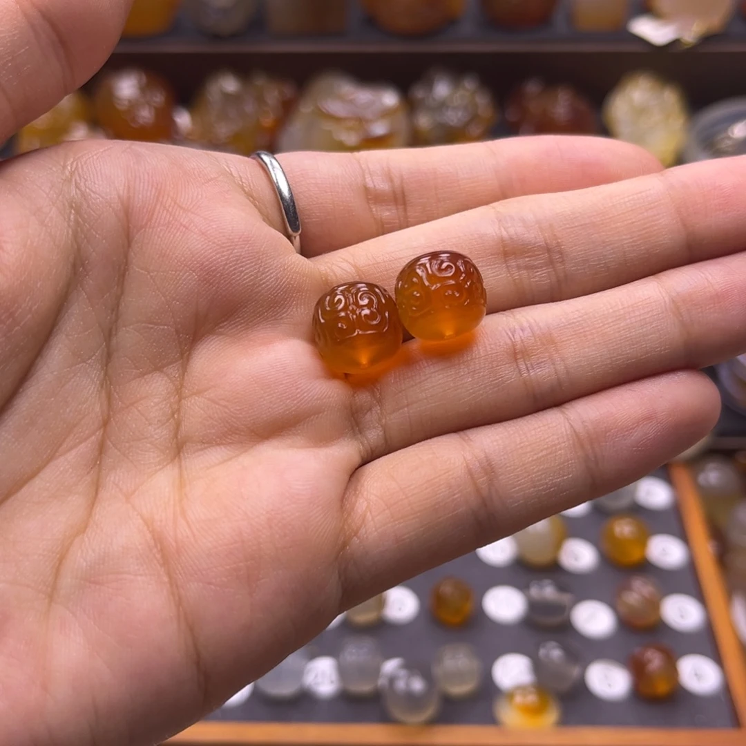 小***小玛瑙/玉髓未镶嵌颈饰