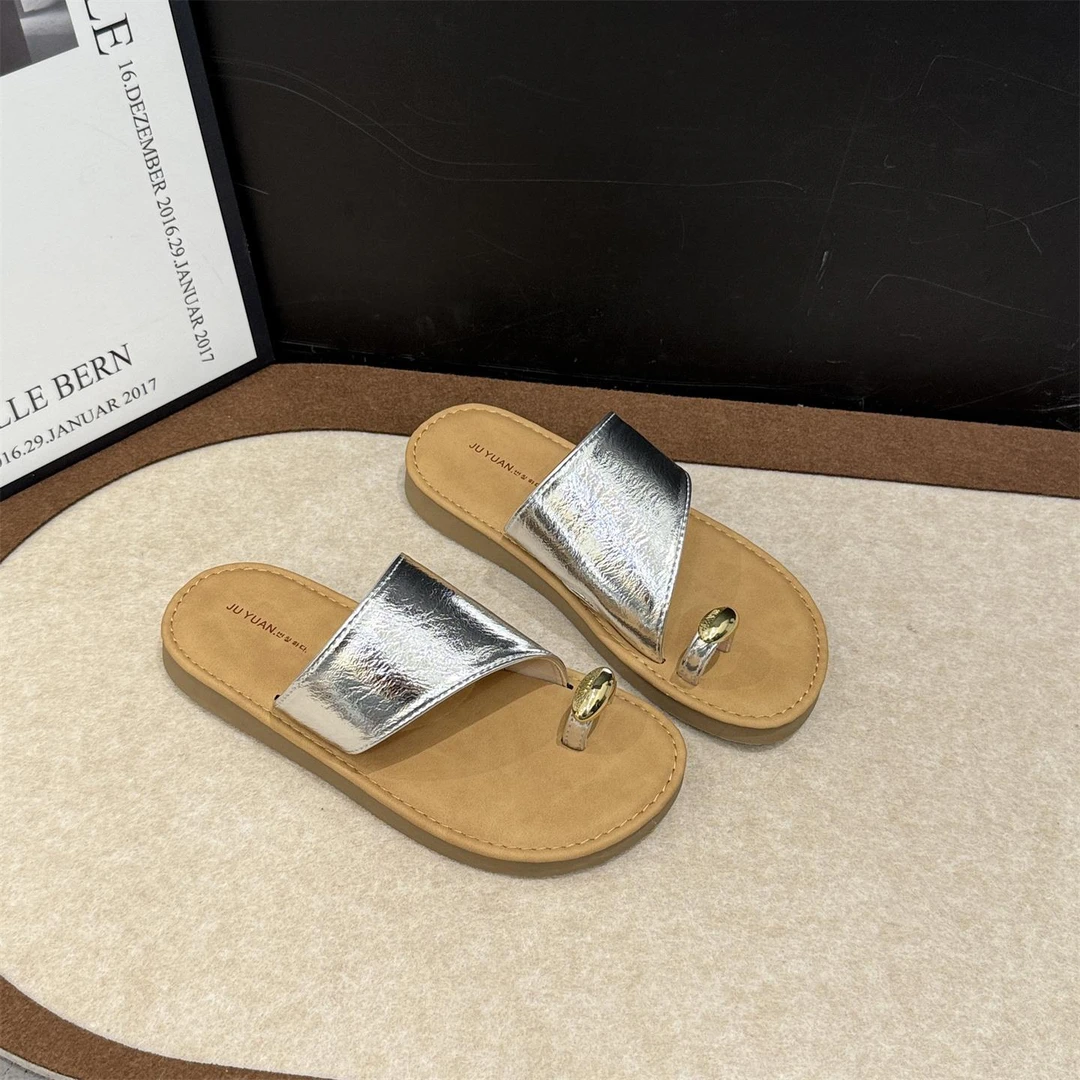 法式绝美一字拖鞋女夏外穿2025新款流行精致银色夹趾沙滩凉拖鞋潮