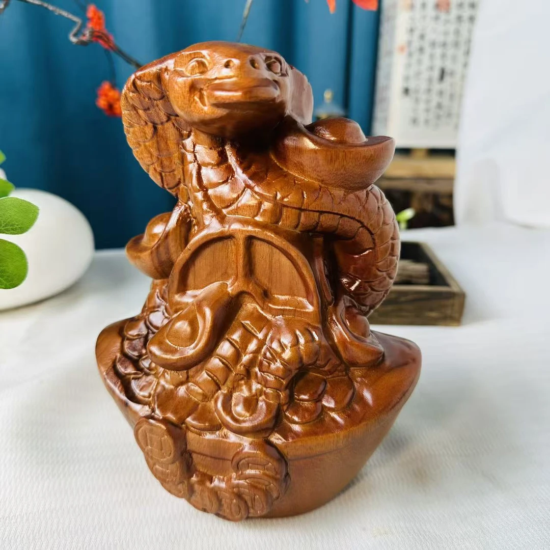 香樟木 蛇 腰缠万贯 生肖雕刻摆件