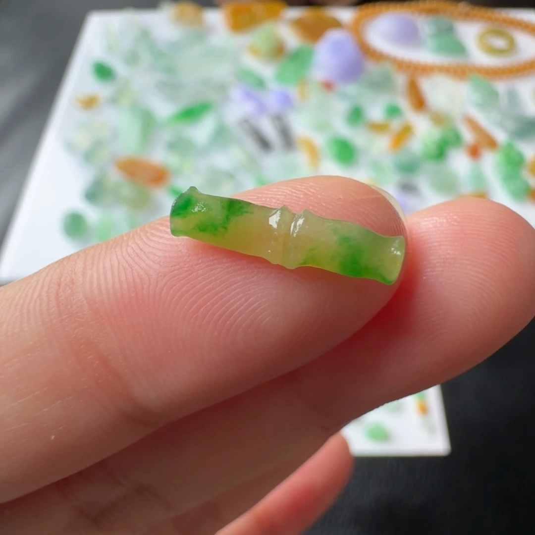 定制翡翠未镶嵌黄加绿竹节