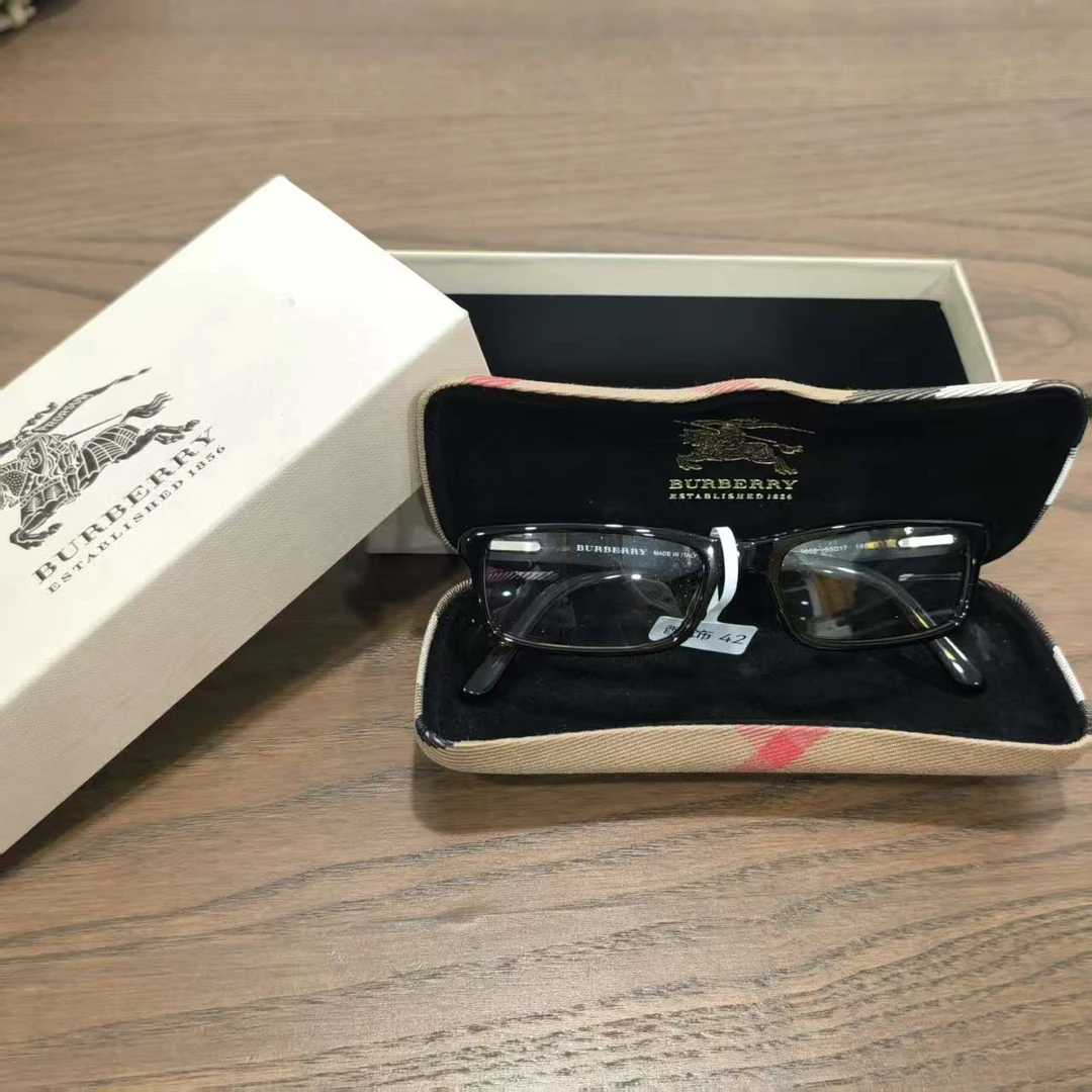 99新 BURBERRY/博柏利 博柏利墨镜有盒