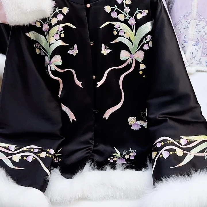 织绣真丝黑色铃兰花棉服