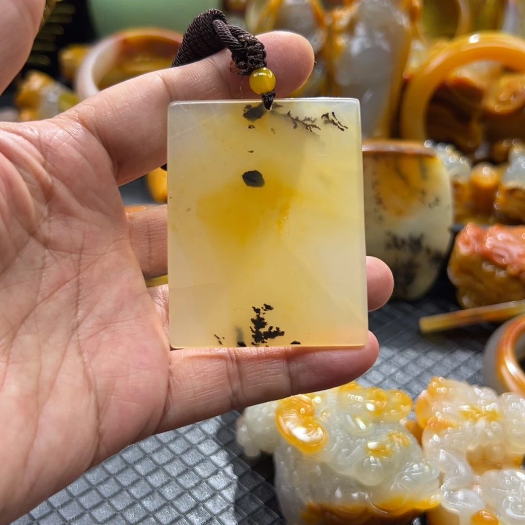 石英质玉未镶嵌颈饰