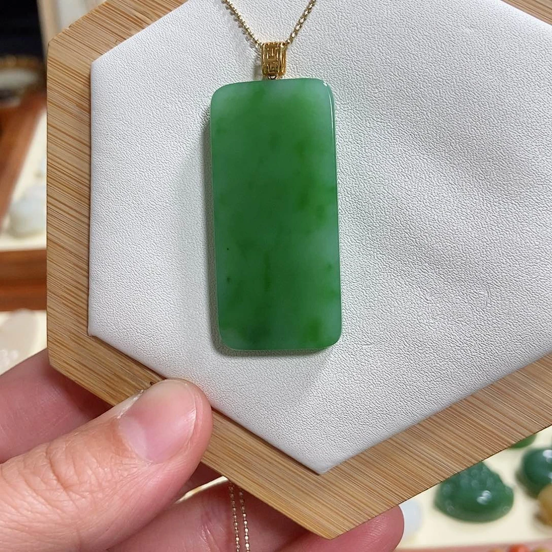 和田玉吊坠(赠链)18K金镶嵌