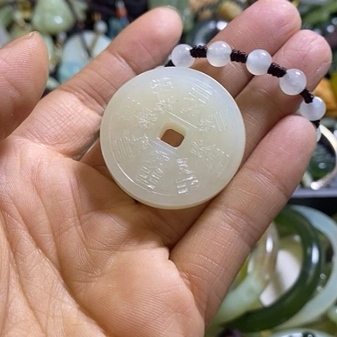 岫玉未镶嵌颈饰挂件