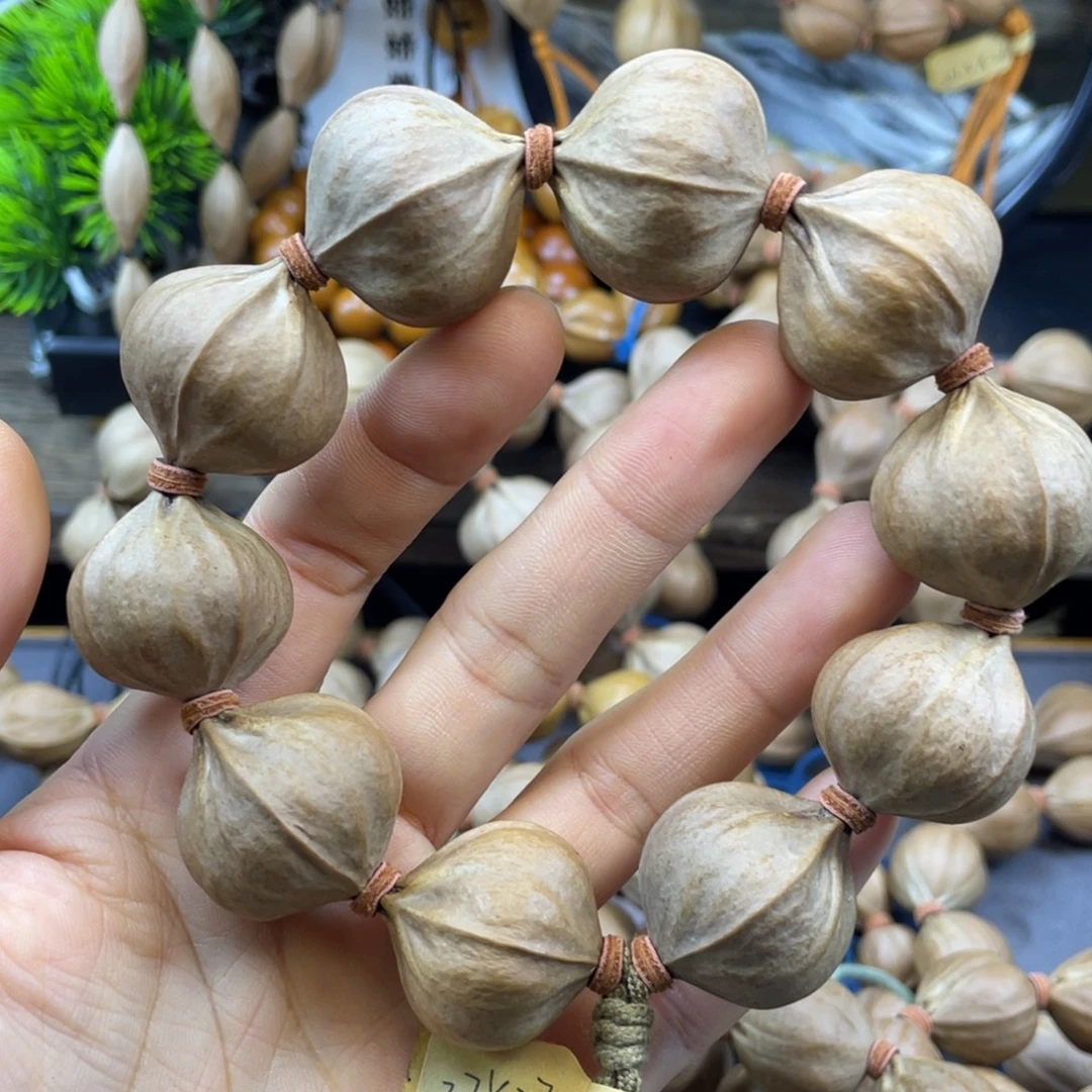 雪***狼橄榄核吊坠正四花27x27铁核老料