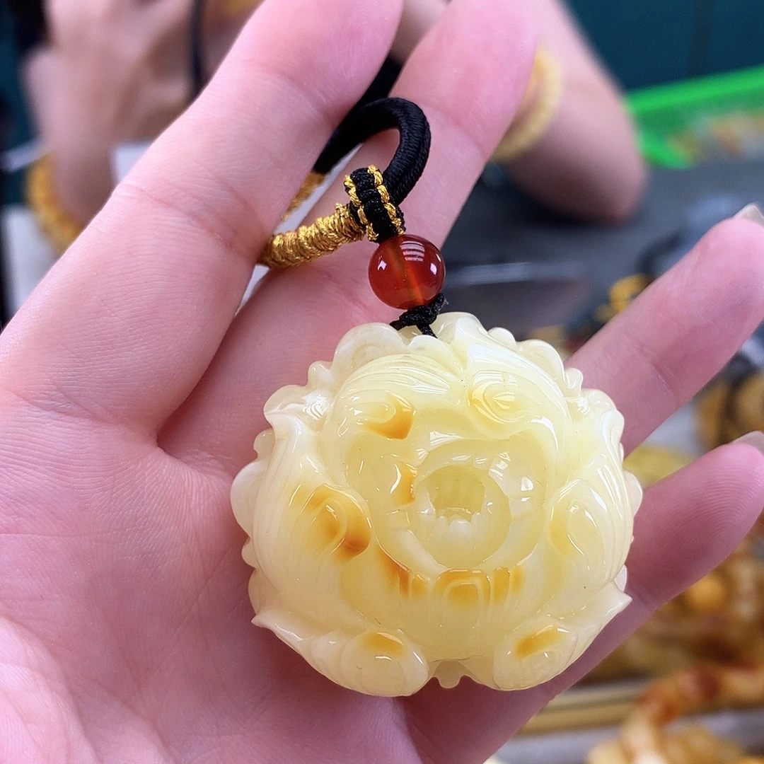 ****未镶嵌琥珀裸石牡丹花
