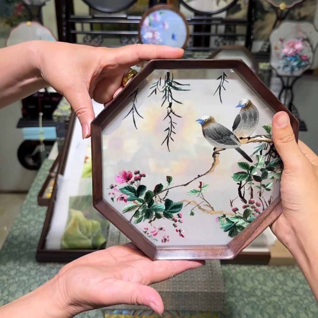 刺绣刺绣工艺精湛独特设计新颖时尚