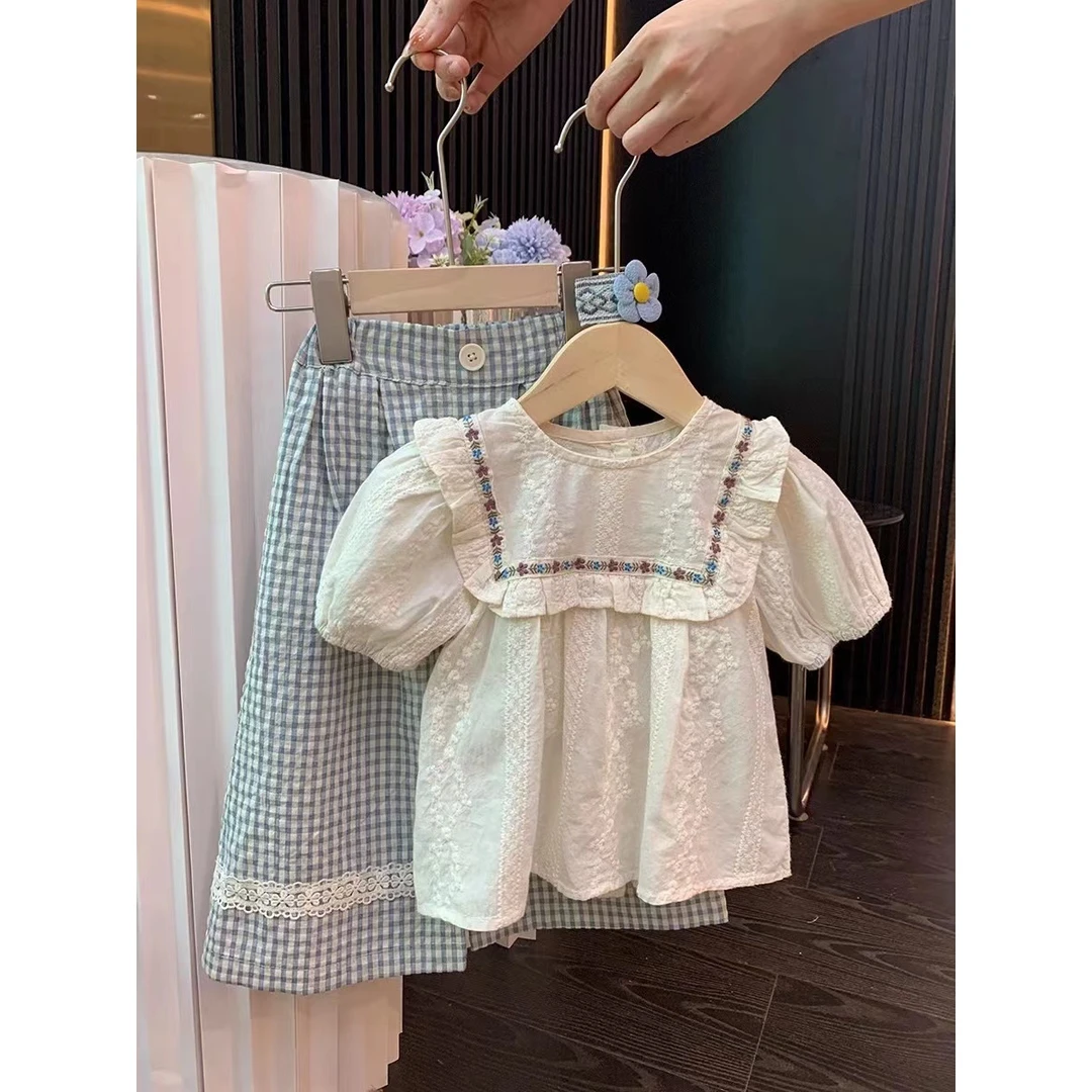 【款号113】 AC582女童夏季韩版上衣格子阔腿九分裤刺绣花边套装