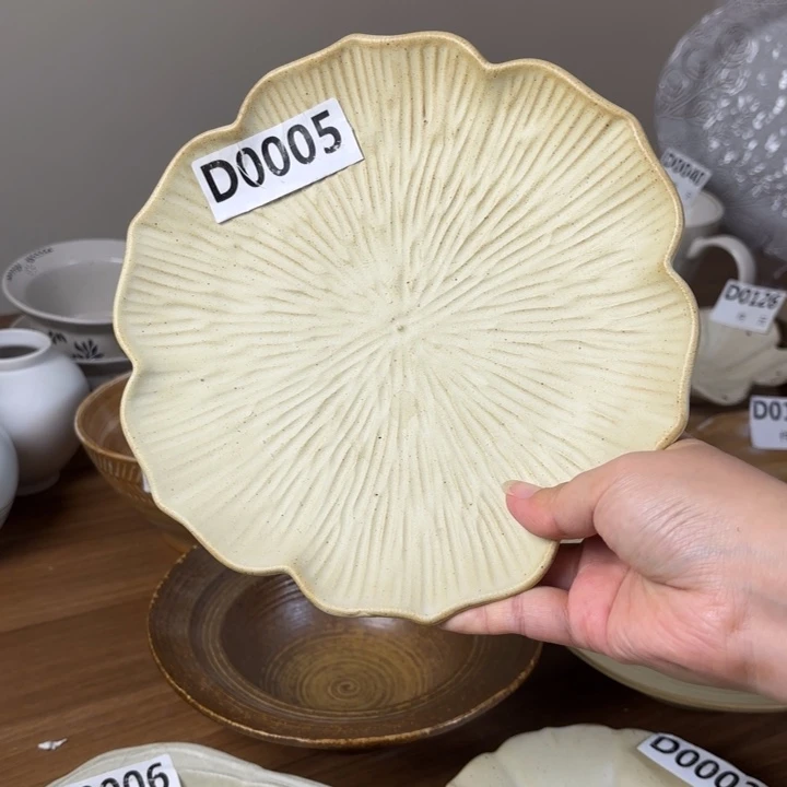 碗005粗陶花瓣平盘1个