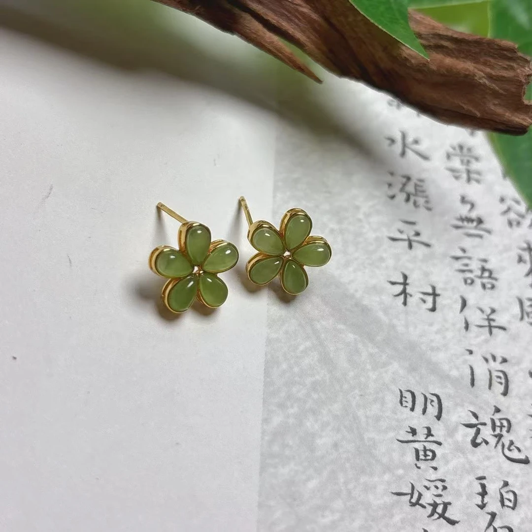 《铁头老猪》XYJ555天然和田玉碧玉花朵耳钉S925银针多样性发其一